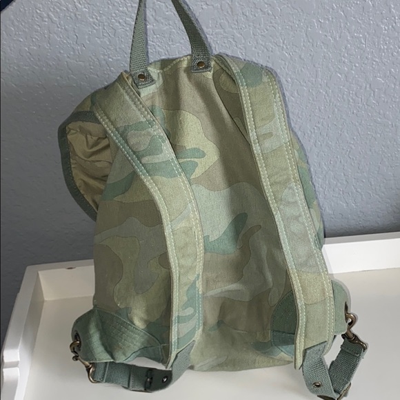 Gap Camo Backpack with Attatchable Lunchbox - Picture 3 of 5